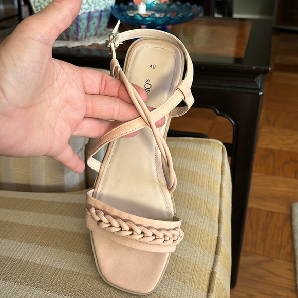 Beautiful Sandles - Picture 2 of 10